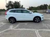 VOLVO XC60 D4 AWD R-design Momentum