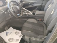 PEUGEOT 3008 BlueHDi 130 S&S EAT8 Business