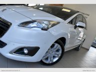 PEUGEOT 5008 BlueHDi 120 S&S Allure