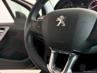 PEUGEOT 2008 BlueHDi 100 S&S Allure