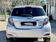 TOYOTA Yaris 1.5 Hybrid 5p. by D