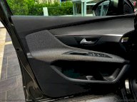 PEUGEOT 3008 BlueHDi 130 S&S EAT8 Business