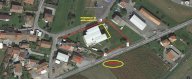 Immobile fronte strada con 2 alloggi con terreno edificabile