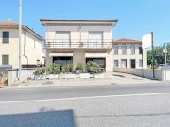 vendita negozio Capannori