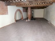 vendita magazzino Lucca