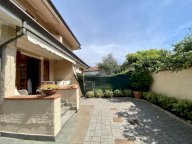 vendita villetta quadrifamiliare Pietrasanta