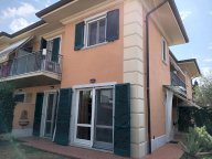 vendita villetta quadrifamiliare Massa