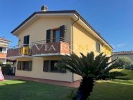 vendita casa singola Lucca