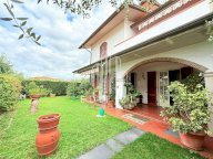 vendita villetta bifamiliare Massa