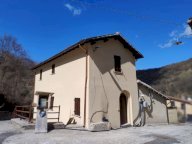 Abitazione indipendente con giardino a Montebufo di Preci