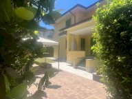 vendita villetta bifamiliare Camaiore