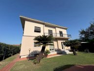 vendita casa semindipendente Carrara