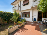 vendita casa semindipendente Carrara
