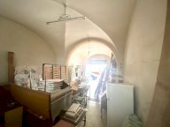 vendita box/posto auto Pontedera