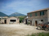 Casale con terreno nel comune di Campli (Te)