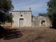 Trullo e lamia ,con terreno di 13.000 mq con uliveto secolare