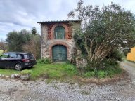 vendita fienile Lucca