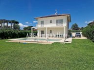 vendita villa Pietrasanta