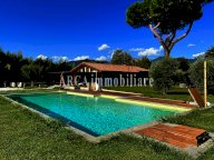 vendita villa Pietrasanta