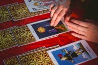 CARTOMANTE CLARA: CONSULTO DETTAGLIATO E PROFESSIONALE.